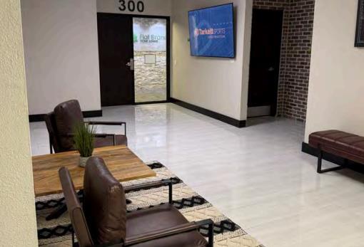 More Photos Of 600 SW Jefferson St, Lee's Summit Office For Lease