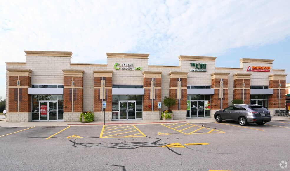 More Photos Of 3806 Willow Rd, Northbrook Freestanding For Lease