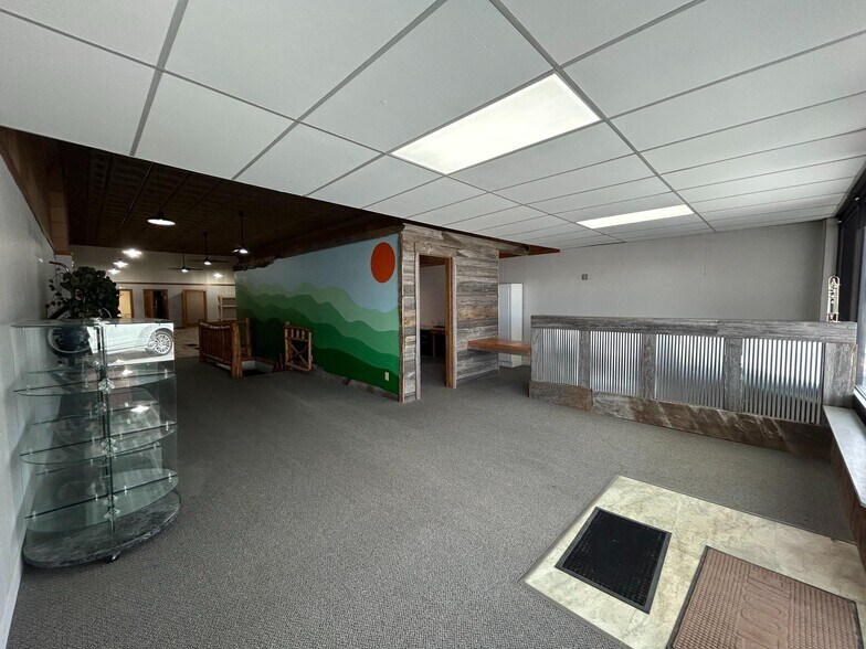 More Photos Of 212 N Main St, Ainsworth Loft Creative Space For Sale