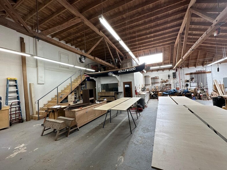 More Photos Of 1602 W 39th Pl, Los Angeles Warehouse For Lease
