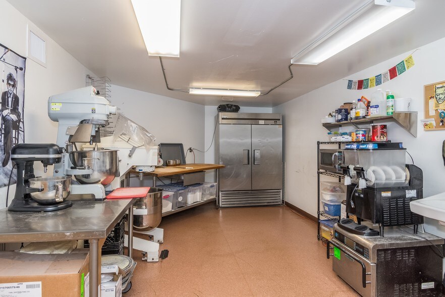 More Photos Of 1015 Tower Ave, Superior Restaurant For Lease