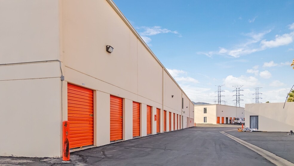 More Photos Of 18175 Chatsworth St, Granada Hills Self Storage For Sale