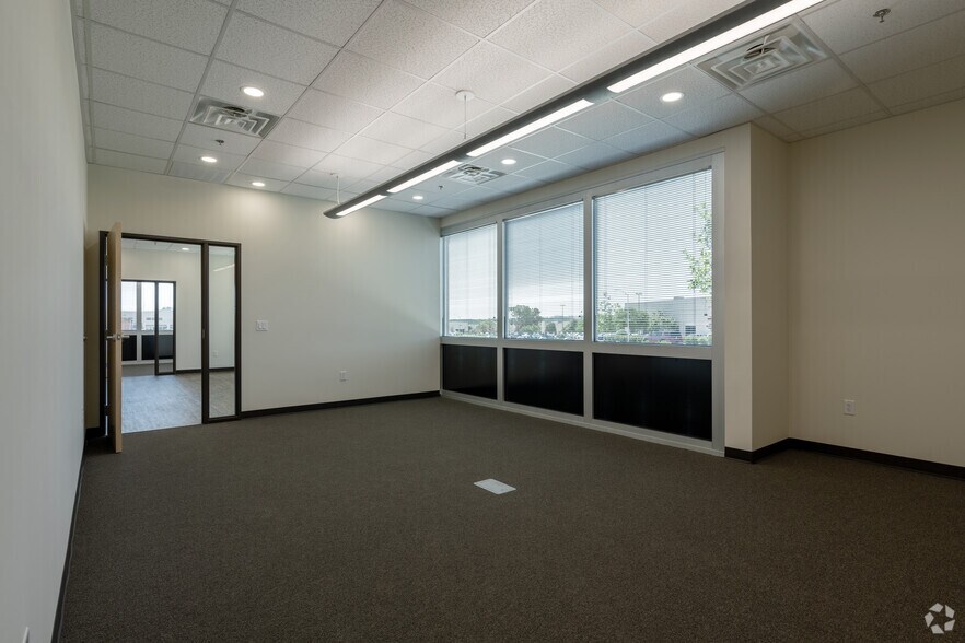 More Photos Of 1320 Arrow Point Dr, Cedar Park Unknown For Lease