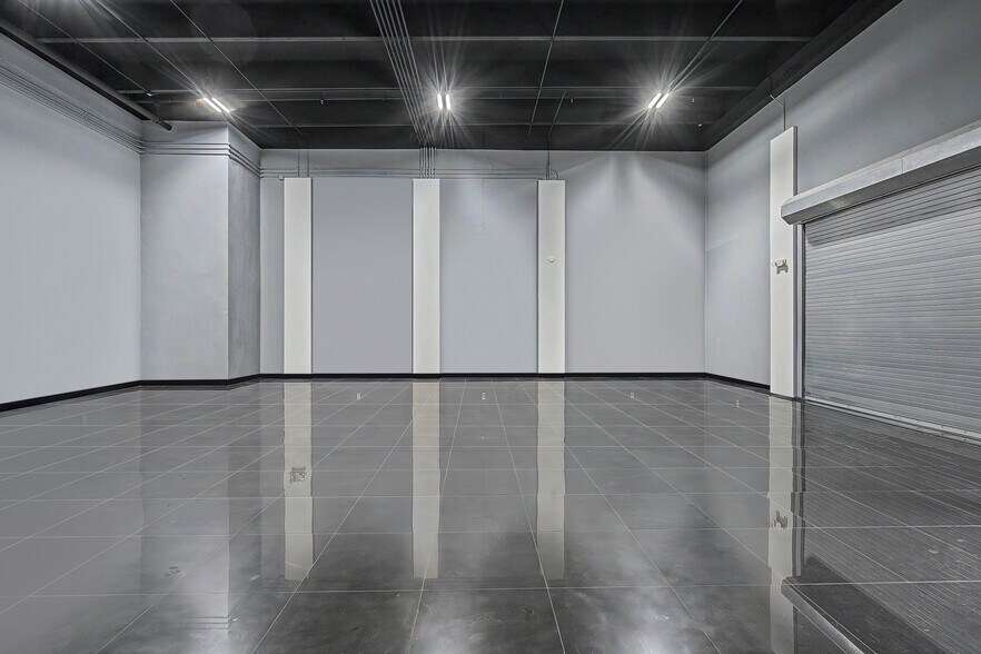 More Photos Of 6030 NW 102nd Ave, Doral Showroom For Sale