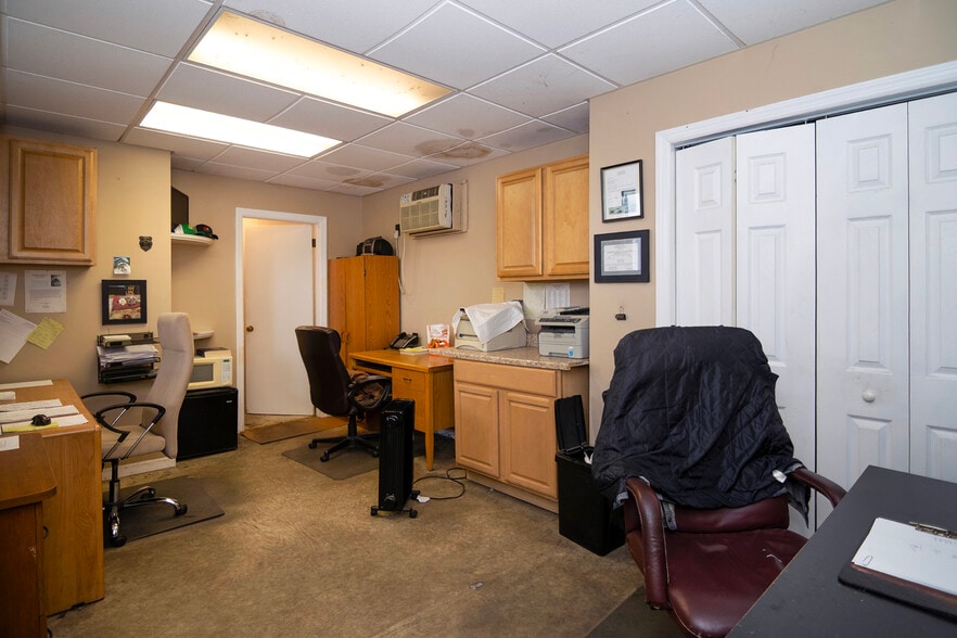 More Photos Of 344 Main Rd, Vineland Freestanding For Sale