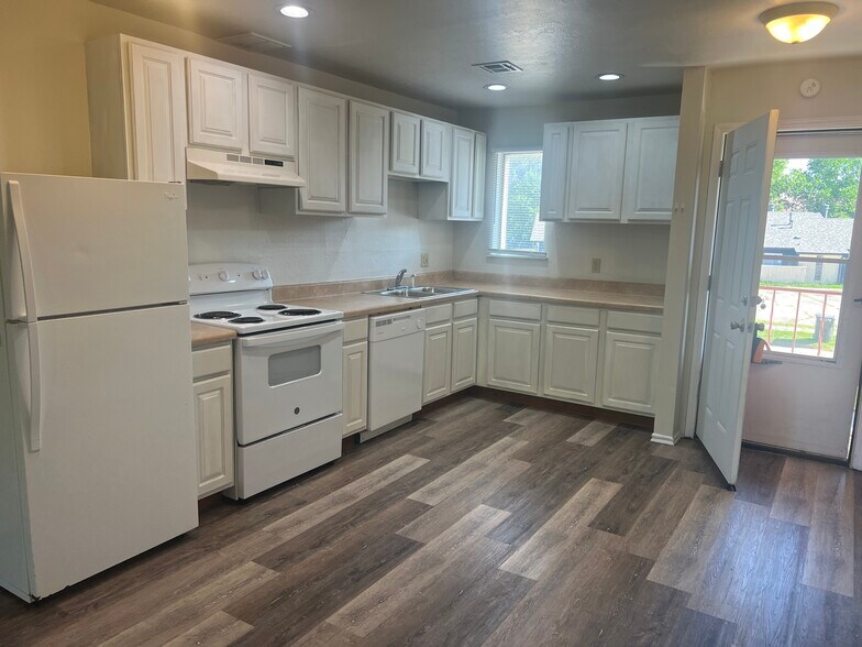 More Photos Of 2256 Donna Dr, Norman Multifamily For Sale