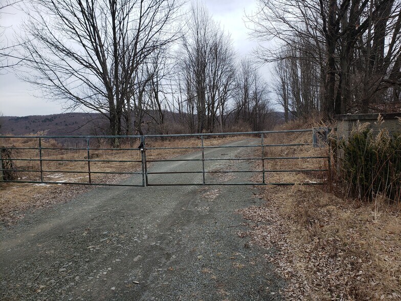 More Photos Of 407 Peck Hill Rd, New Milford Manufacturing For Sale