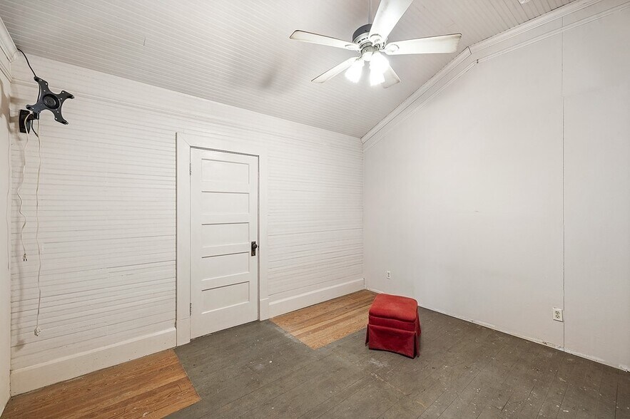 More Photos Of 107 E Main St, Eagle Lake Specialty For Sale