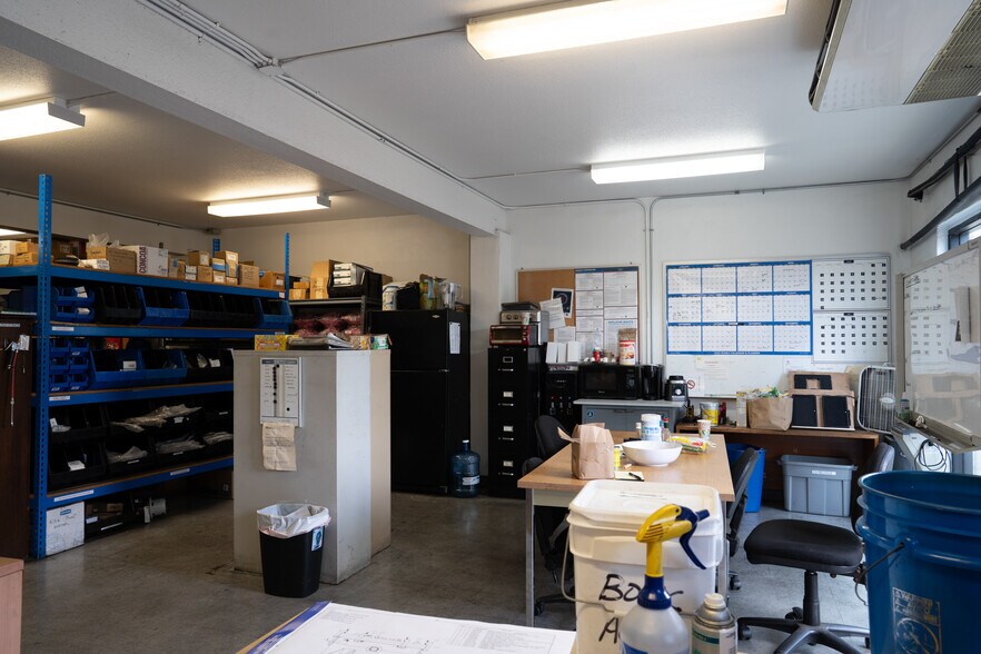 More Photos Of 3048 Aukele St, Lihue Warehouse For Sale