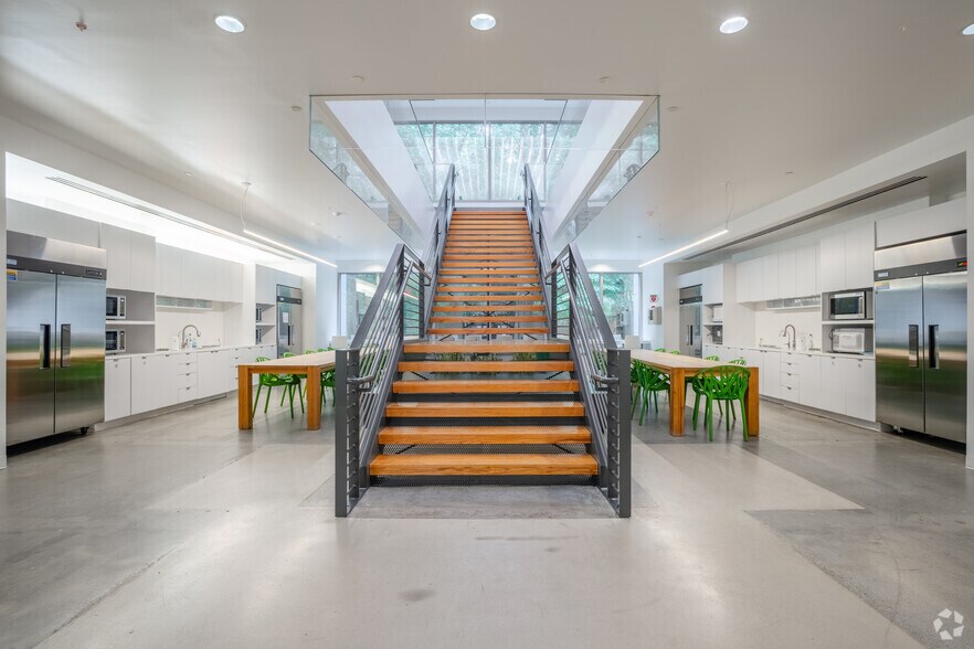 More Photos Of 4100 Wildwood Pky, Atlanta Unknown For Lease