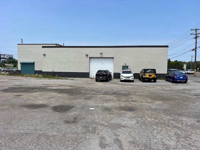 More Photos Of 555 Orchard Park Rd, West Seneca Warehouse For Lease