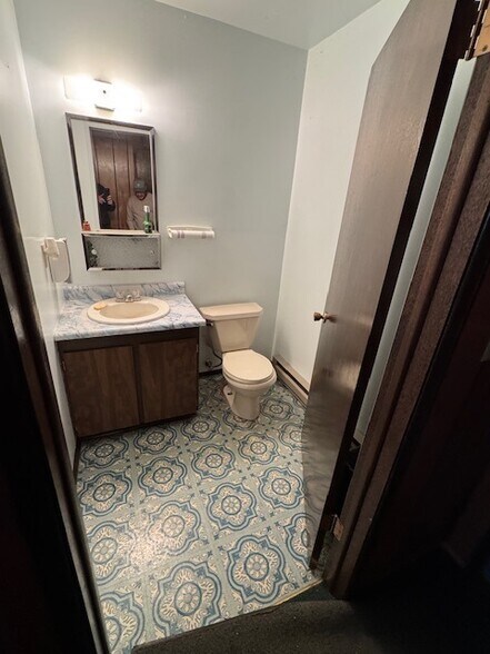 More Photos Of 101 Market st, Latah Bank For Sale