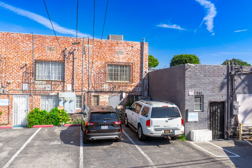 More Photos Of 249 S Robertson Blvd, Beverly Hills Storefront Retail Office For Lease