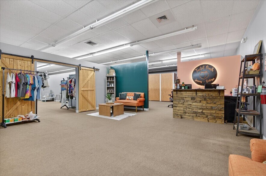 More Photos Of 111 SE Frank Phillips Blvd, Bartlesville Office For Sale