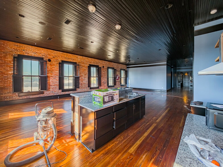 More Photos Of 105-111 W Central, Valdosta Storefront Retail Office For Sale