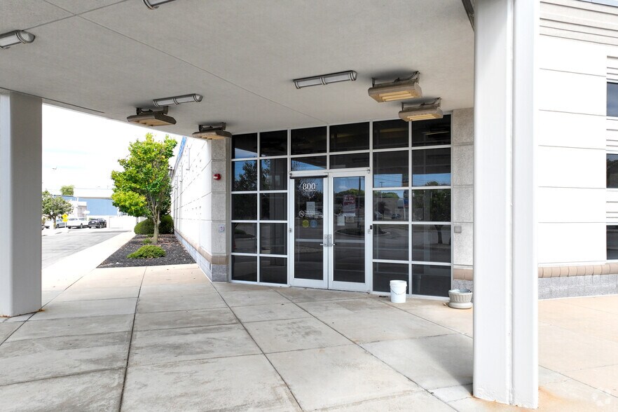 More Photos Of 800 S Tillotson Ave, Muncie Medical For Sale