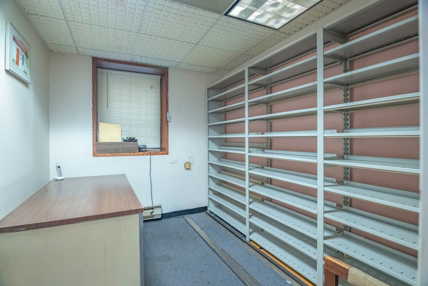 More Photos Of 9418 59th Ave, Elmhurst Office For Sale