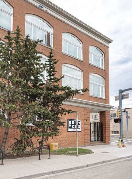 More Photos Of 902 9 Ave SE, Calgary Apartments For Sale