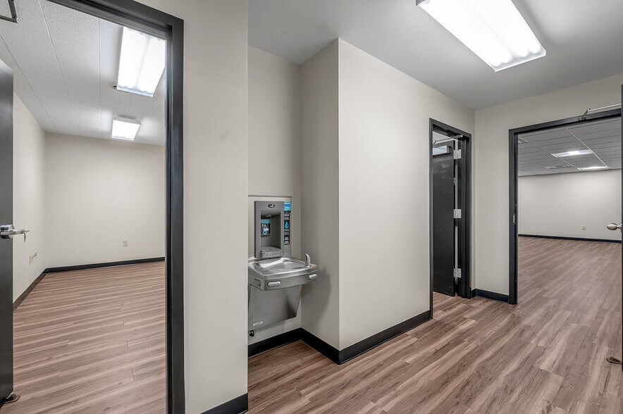 More Photos Of 250 Crossfield Dr, Versailles Industrial For Lease