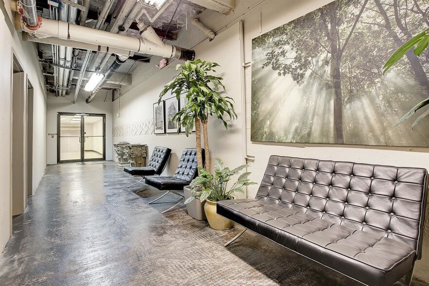 More Photos Of 917 Main St, Houston Multifamily For Sale