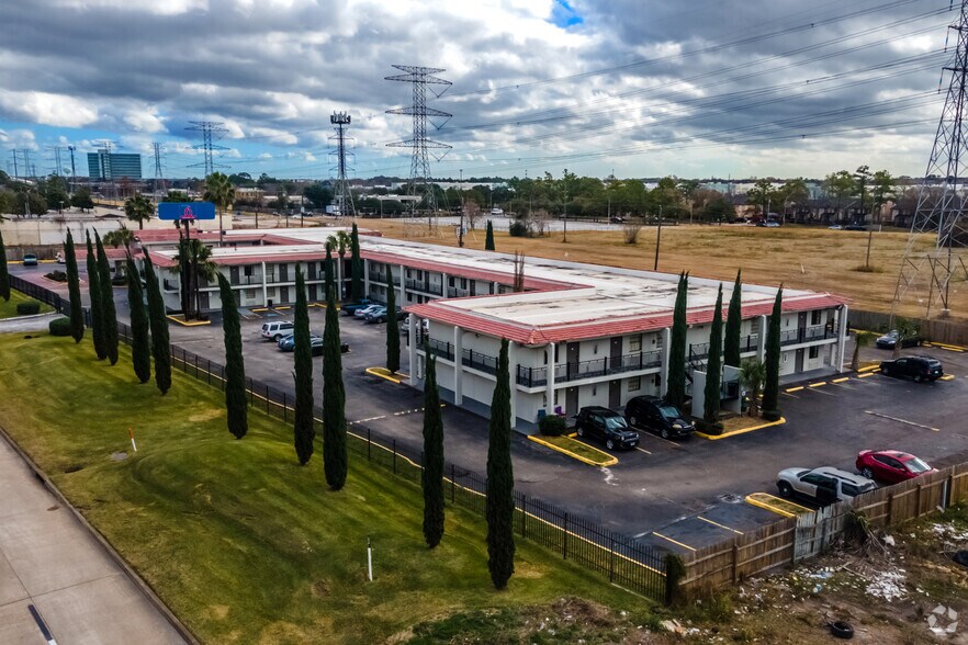 More Photos Of 6 N Sam Houston Pky E, Houston Hotel For Sale