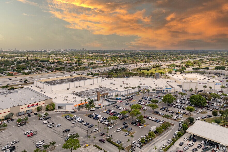 More Photos Of 7795 W Flagler St, Miami General Retail For Lease