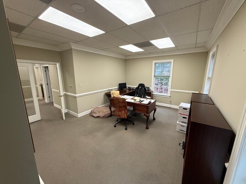 More Photos Of 6111 Peachtree Dunwoody Rd NE, Atlanta Office Residential For Sale