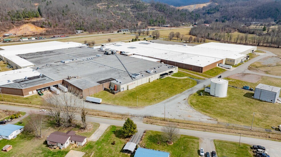 More Photos Of 3916 US-421 South Hwy, Mountain City Manufacturing For Sale