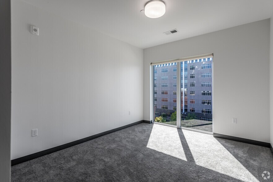 More Photos Of 366 E Broad St, Columbus Apartments For Lease