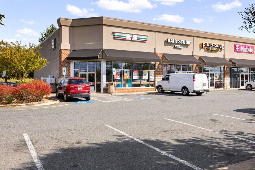 Primary Photo Of 1036 Warrenton Rd, Fredericksburg General Retail For Lease