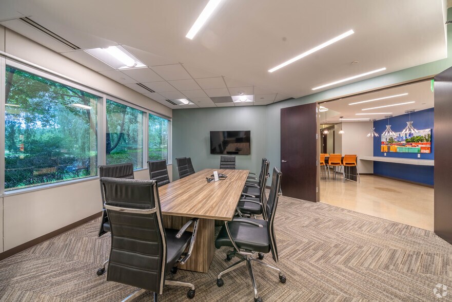 More Photos Of 505 N Highway 169, Plymouth Office For Lease