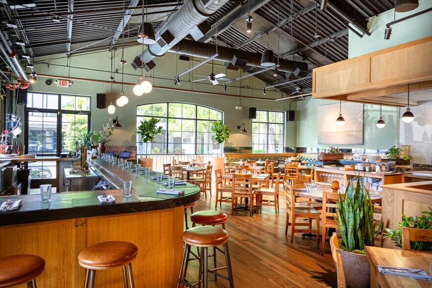 More Photos Of 2032-2050 Dunlavy St, Houston Restaurant For Sale