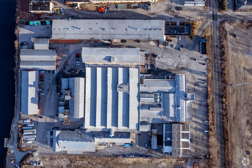 More Photos Of 310 Bourne Ave, Rumford Light Distribution For Lease