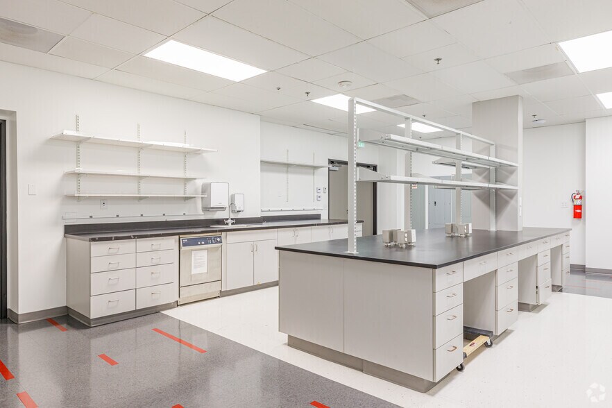 More Photos Of 11011 N Torrey Pines Rd, La Jolla Research And Development For Lease