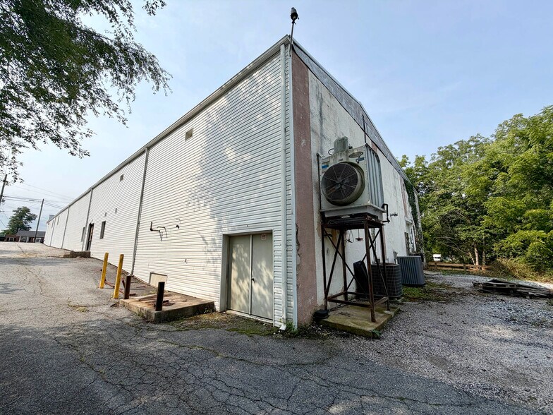 More Photos Of 4030 Gill Ave, Hampstead Research And Development For Sale