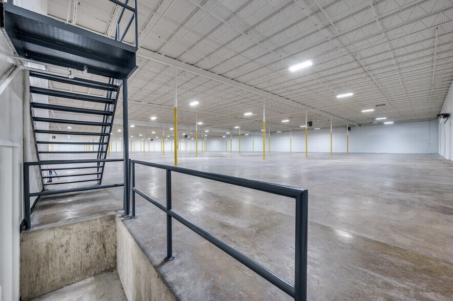 More Photos Of 1207 W Crosby Rd, Carrollton Manufacturing For Lease