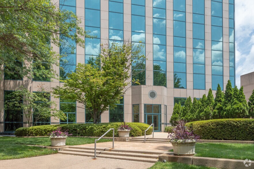 3141 Fairview Park Dr, Falls Church, VA 22042 Office For Lease