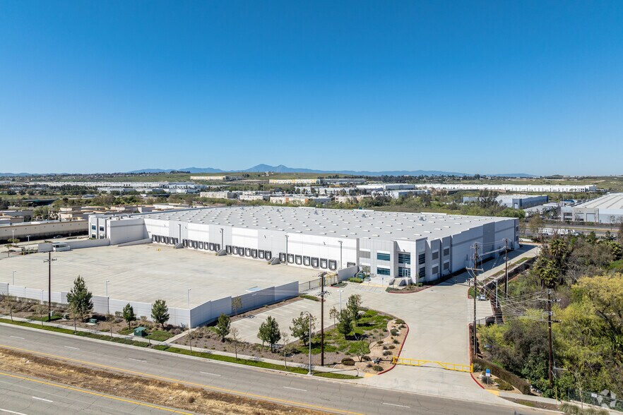 More Photos Of 7105 Old 215 Frontage Rd, Riverside Distribution For Sale