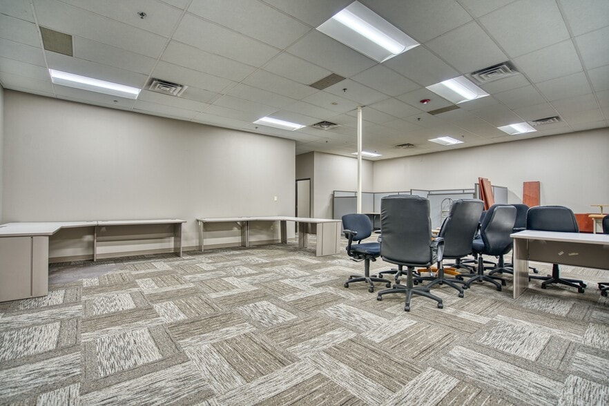 More Photos Of 105 S Sunset St, Longmont Light Manufacturing For Lease