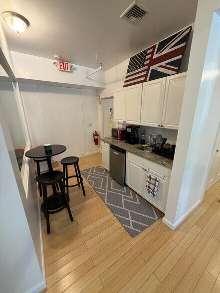 More Photos Of 3 W 18th St, Weehawken Showroom For Lease