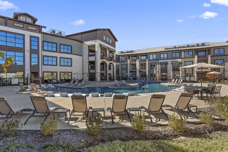 More Photos Of 900 Cinema Dr, Hudson Oaks Apartments For Lease