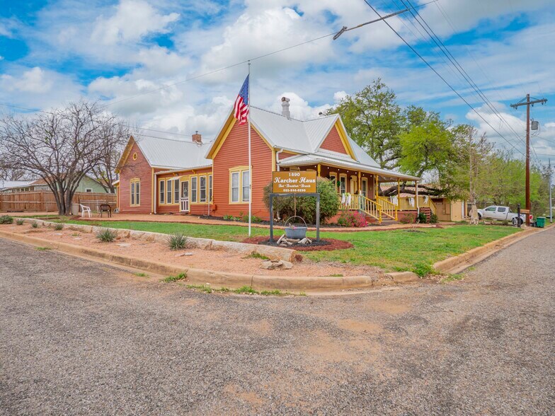 More Photos Of 1307 Wright St, Llano Freestanding For Sale