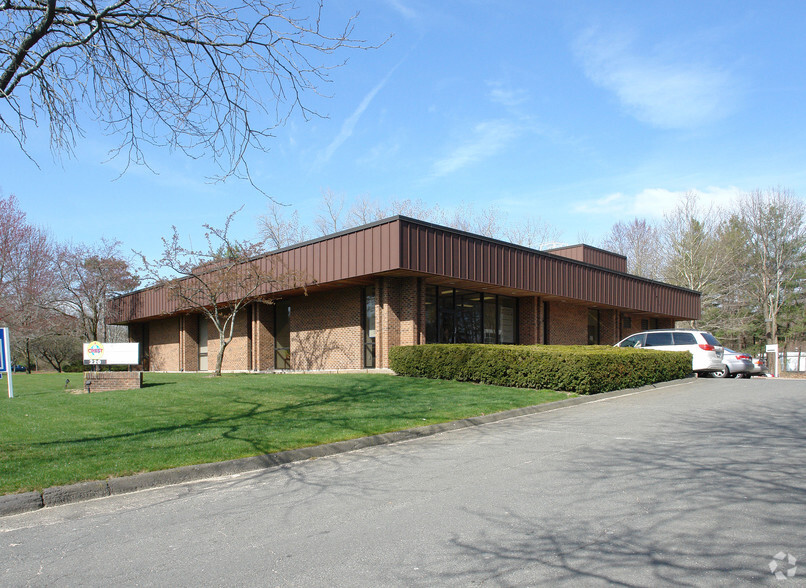 Primary Photo Of 220 Farmington Ave, Farmington Office For Lease