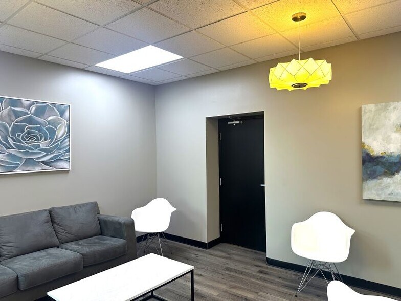 More Photos Of 20 W Wenger Rd, Englewood Medical For Lease