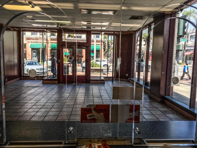 More Photos Of 302 W 4th St, Santa Ana Storefront Retail Office For Sale