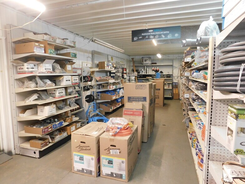 More Photos Of 2086 E US Highway 36, Rockville Convenience Store For Sale