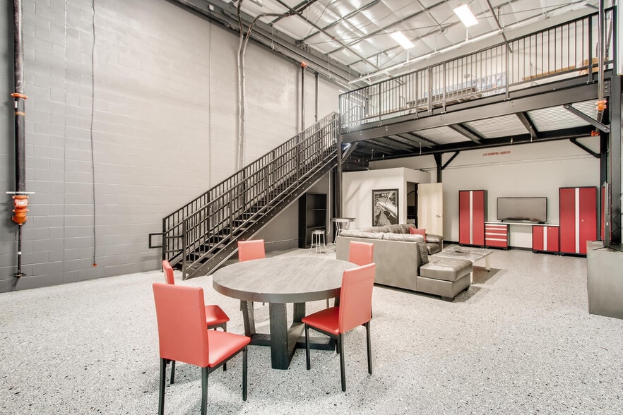 More Photos Of 2100 Double Creek Dr, Round Rock Warehouse For Lease