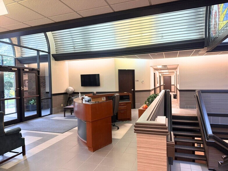 More Photos Of 3801 E Sunshine St, Springfield Office For Sale