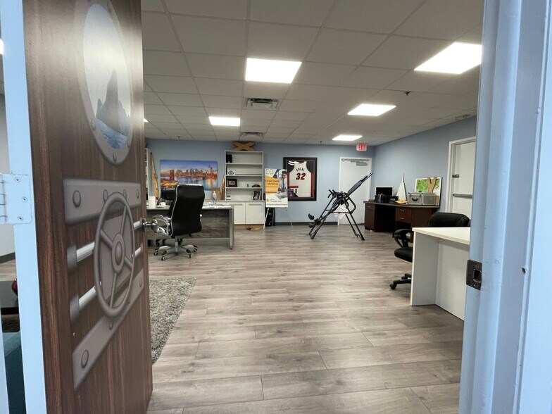 More Photos Of 3413 SW 14th St, Deerfield Beach Warehouse For Lease