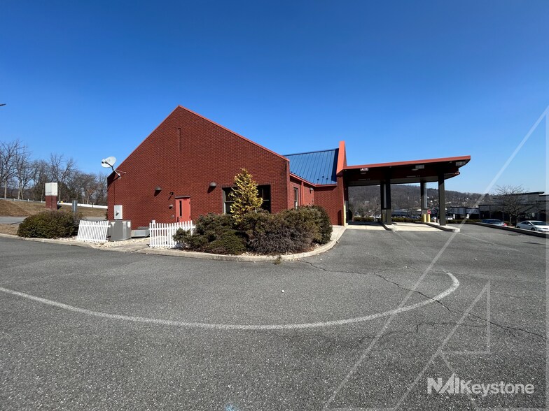 More Photos Of 3100 St Lawrence Ave, Reading Unknown For Lease